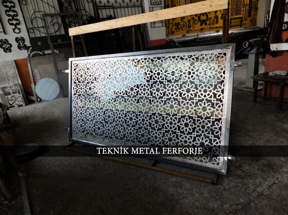 CNC KESİM METAL PARAVANLAR